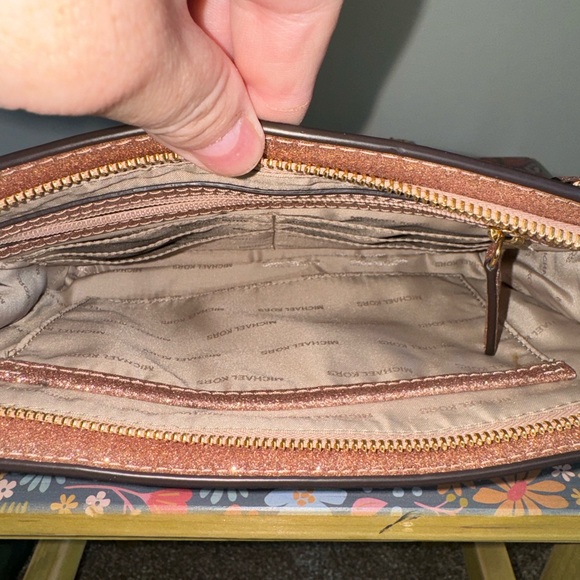 Michael Kors rose gold sparkle crossbody bag - Picture 4 of 11